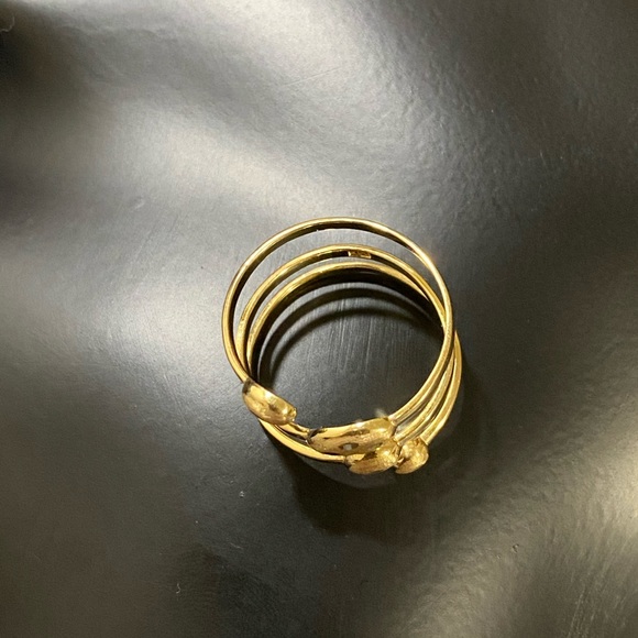 18K Gold Ring - Picture 2 of 4